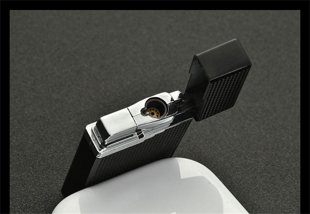 Skull with Flashing Lights Metal Windproof Refillable Butane Torch Lighter